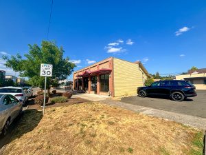 1070 Broadway St NE - Photos-03