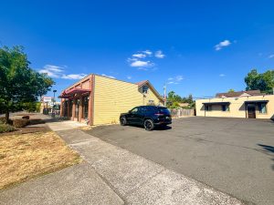 1070 Broadway St NE - Photos-04