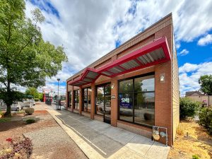 1070 Broadway St NE - Updated Photos-02_Edit