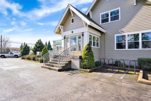 2555-Silverton-Rd-NE-02