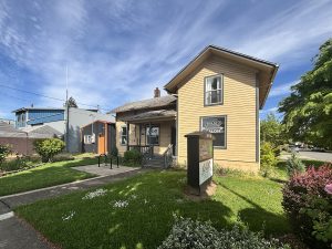 301 and 309 Shipping St NE Salem OR_06